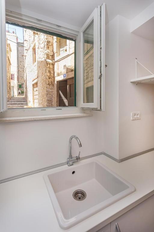 X Boutique Marinac Studio Apartments & Rooms Sibenik Ngoại thất bức ảnh